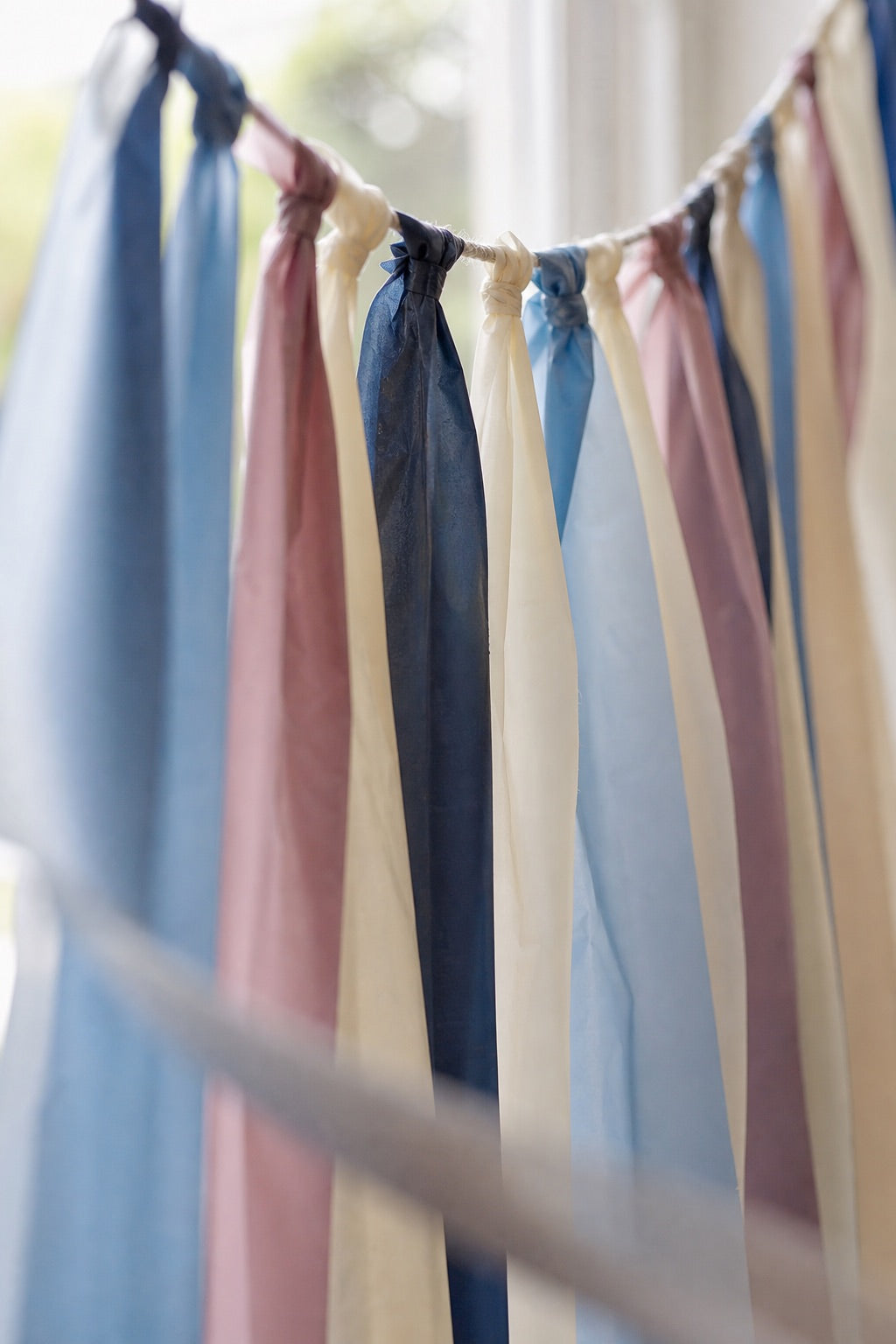 Modern Host — detail mid
